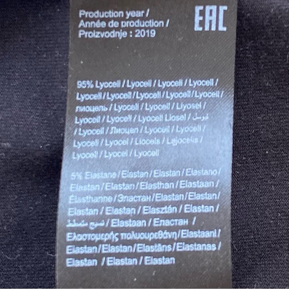 Vero Moda top Lyocell black tshirt, rolled cap sleeves, super soft tee, edgy top - Picture 4 of 4